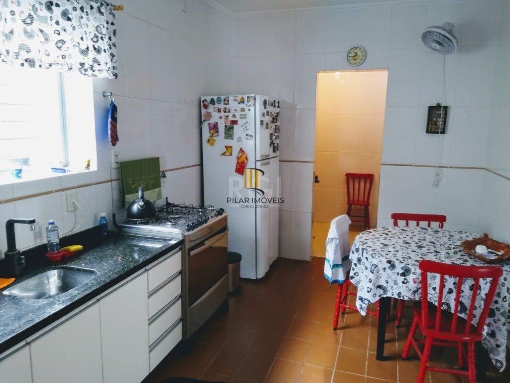 Casa para Venda - 240m², 3 dormitórios, 3 vagas - Teresópolis