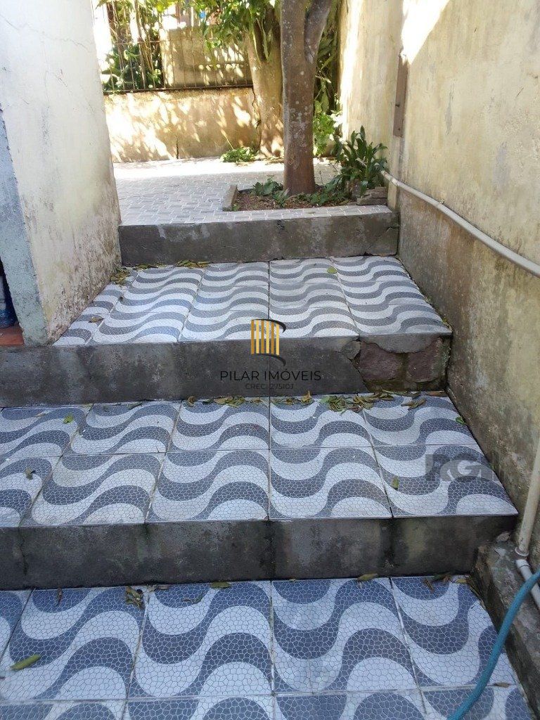 Casa de 4 quartos com 243,58m² no Bairro Lomba do Pinheiro