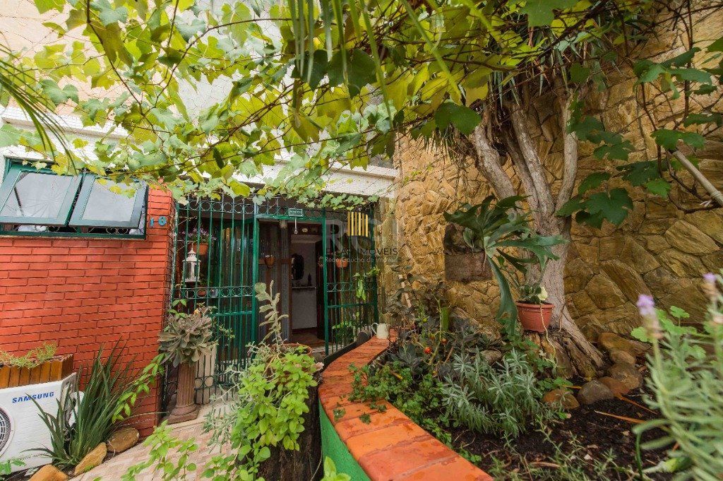 Casa para Venda - 317m², 5 dormitórios, sendo 1 suites, 2 vagas - Teresópolis