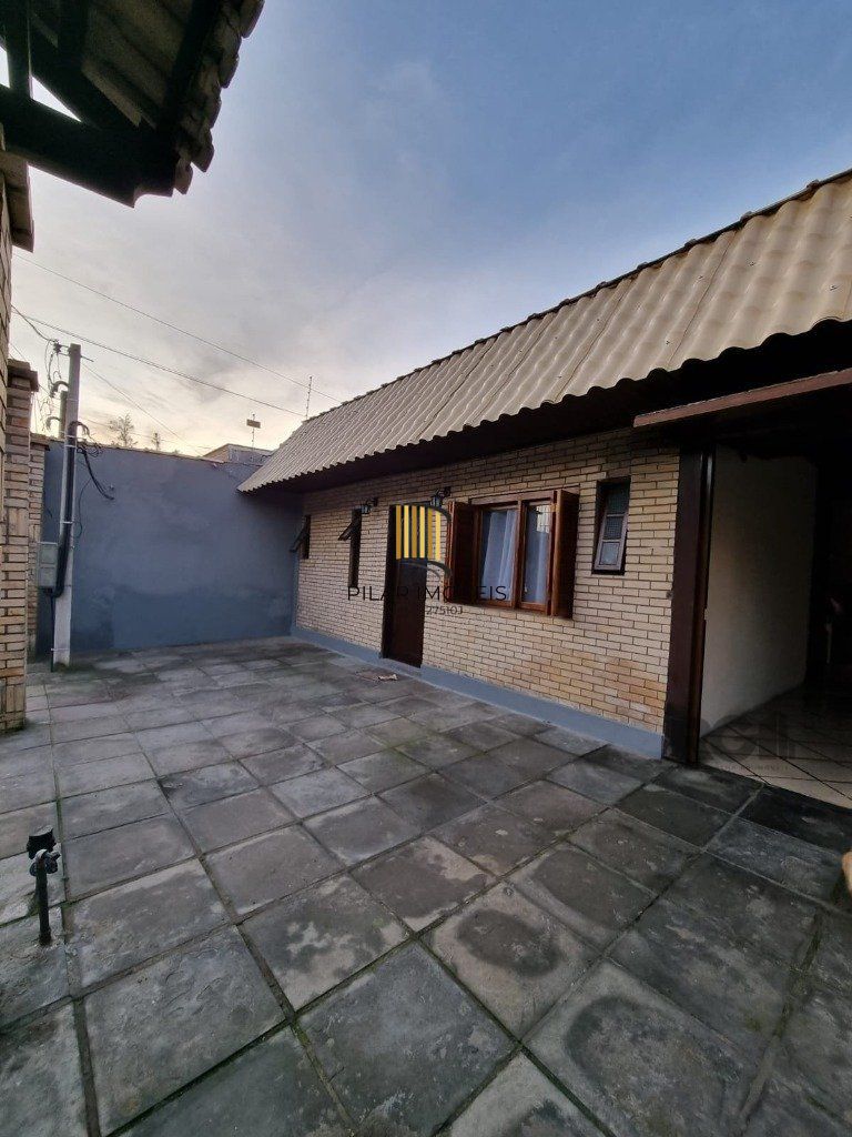 Casa com 3 dormitórios no bairro Sarandi