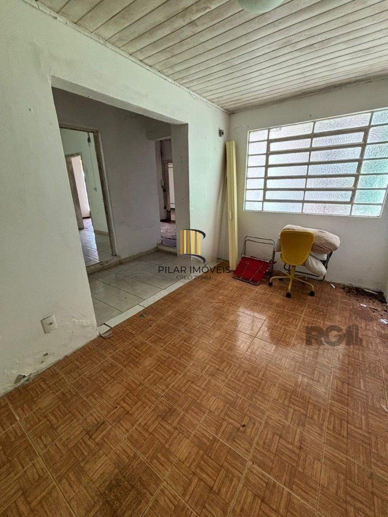 Casa com 3 quartos, 4 vagas e 120m² no bairro Vila Assução