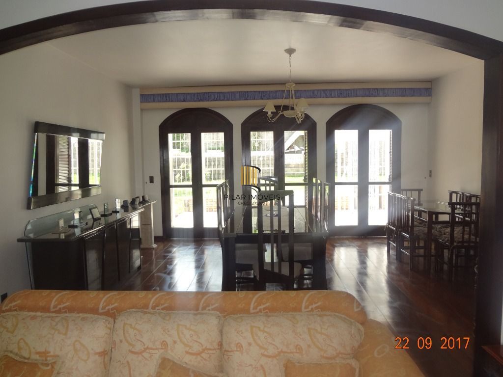 Casa para Venda - 365m², 4 dormitórios, sendo 2 suites, 6 vagas - Nonoai