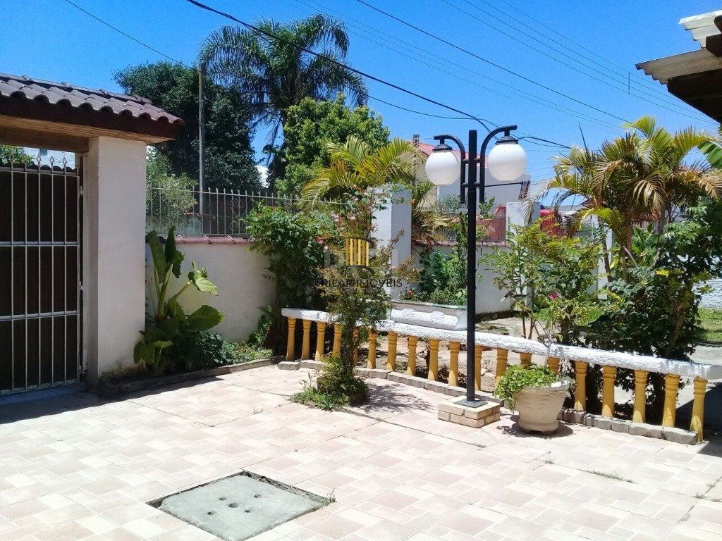 Casa para Venda - 150m², 2 dormitórios, 4 vagas - Ponta Grossa