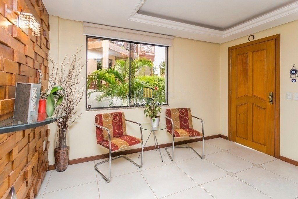 Excelente casa em condomínio com 3 suítes, piscina e 3 vagas de garagem