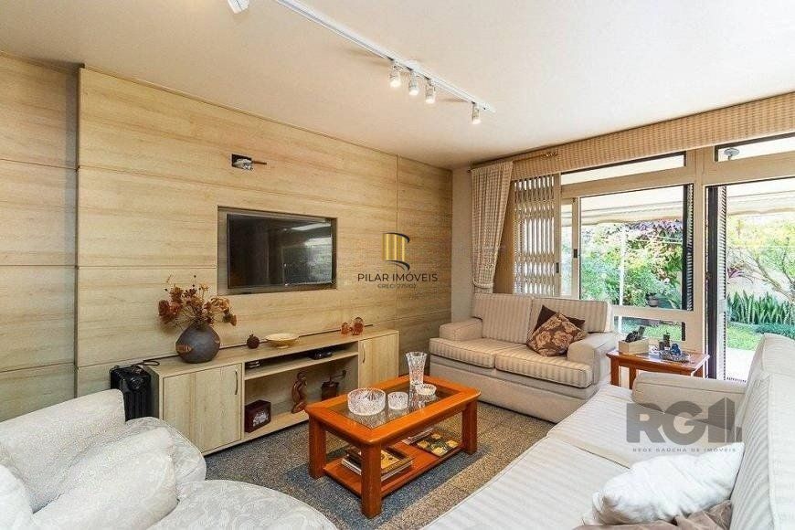 Casa para Venda - 235m², 4 dormitórios, sendo 1 suites, 2 vagas - Azenha - Pilar Imóveis