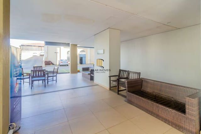 Apartamento de 2 dormitórios à venda em São Geraldo, Porto Alegre.