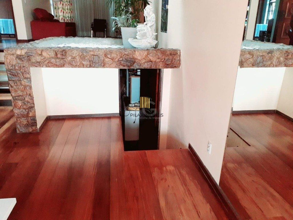 Casa para Venda - 260m², 4 dormitórios, sendo 1 suites, 4 vagas - Nonoai