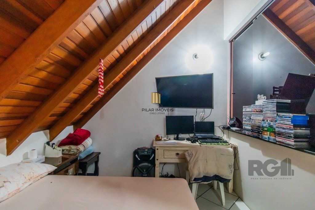 Casa em condoínio com 3 dormitorios, 2 suítes e  duas vagas de garaem no  bairroTeresópolis