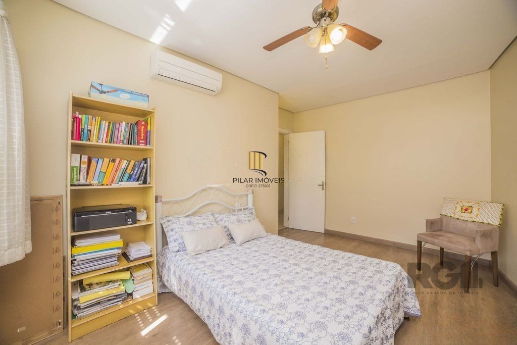 Casa de 4 dormitórios no bairro Glória