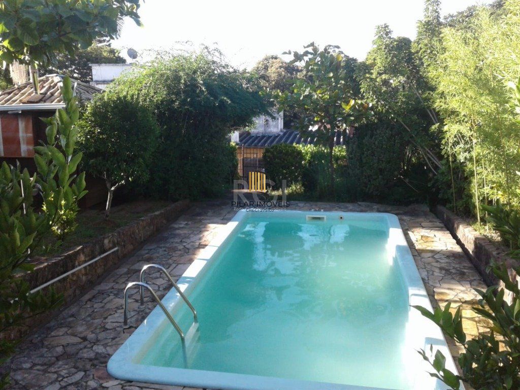 Casa para Venda - 311m², 4 dormitórios, sendo 2 suites, 4 vagas - Glória