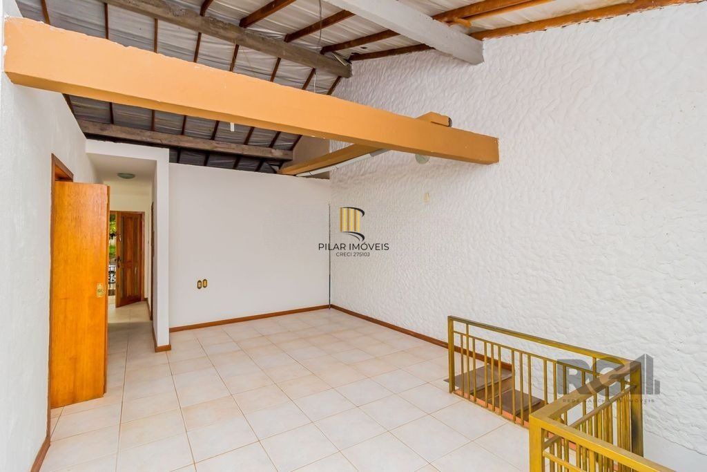 Casa de 4 dormitórios no bairro Espírito Santo