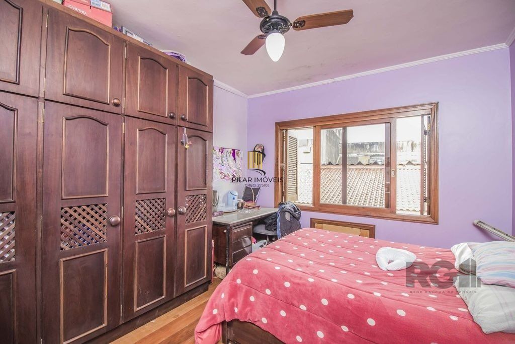 Casa de 329m² - 4 dormitórios, 1 suíte, 6 vagas no bairro Vila Jardim