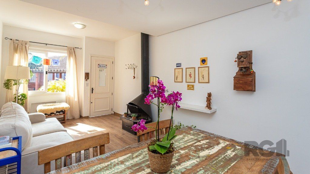 Casa em condomínio de 109m² - 3 dormitórios, 1 suíte e 1 vaga no bairro Teresópolis