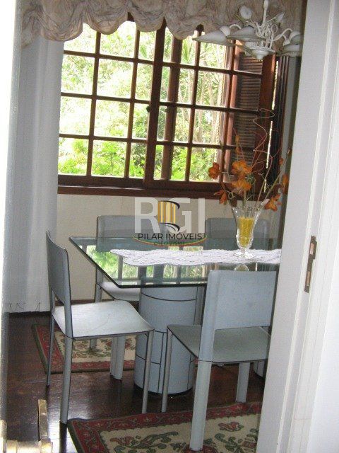 Casa para Venda - 260m², 3 dormitórios, sendo 1 suites, 7 vagas - Nonoai