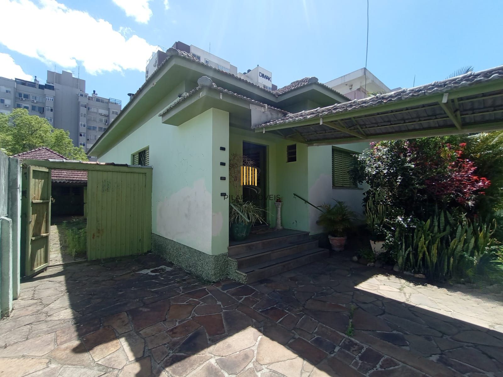 Casa 3 dormitórios no bairro Menino Deus em Porto Alegre para Alugar