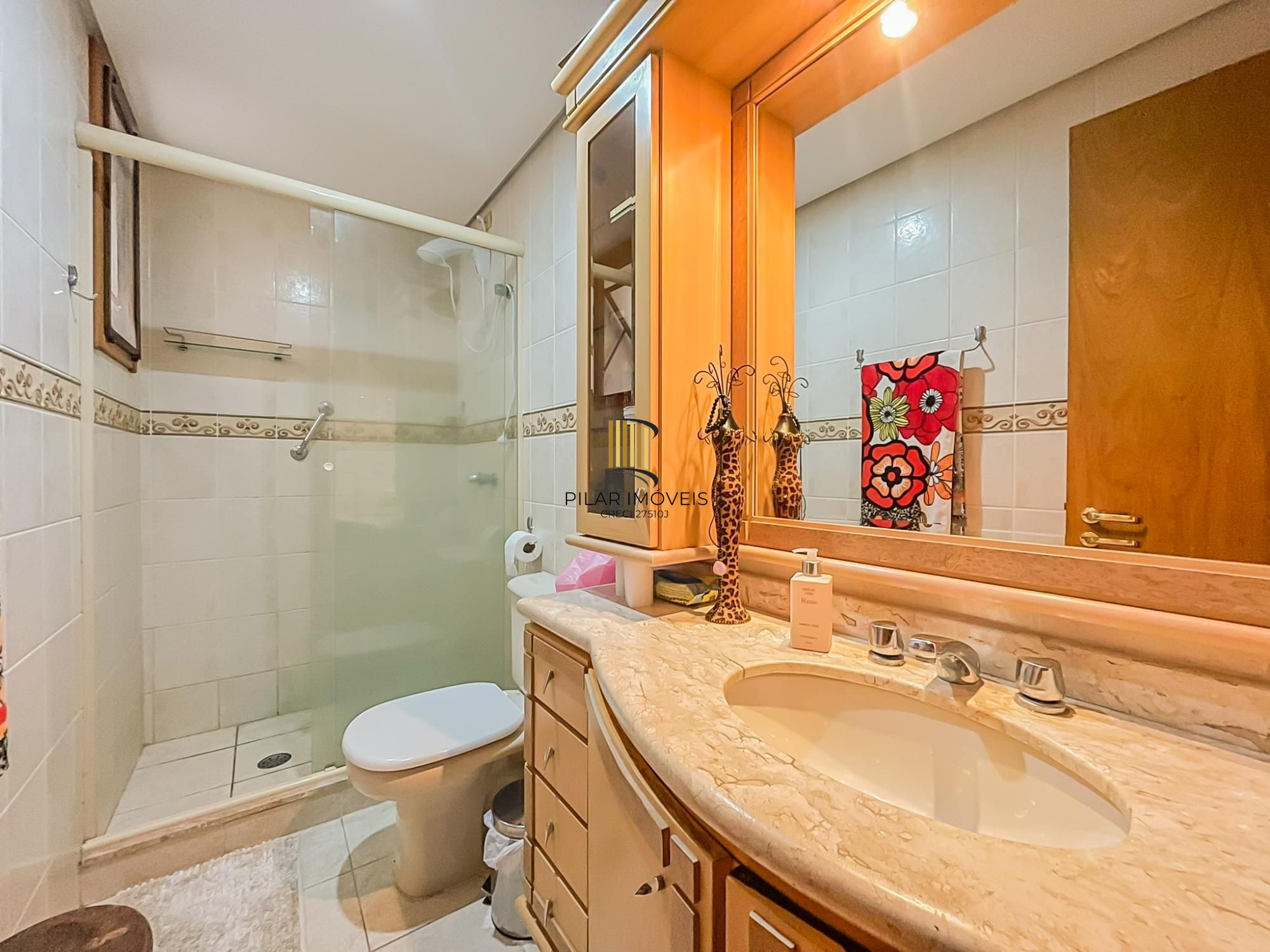 Lindo apartamento 03 dormitórios, duas vagas Coração Menino Deus