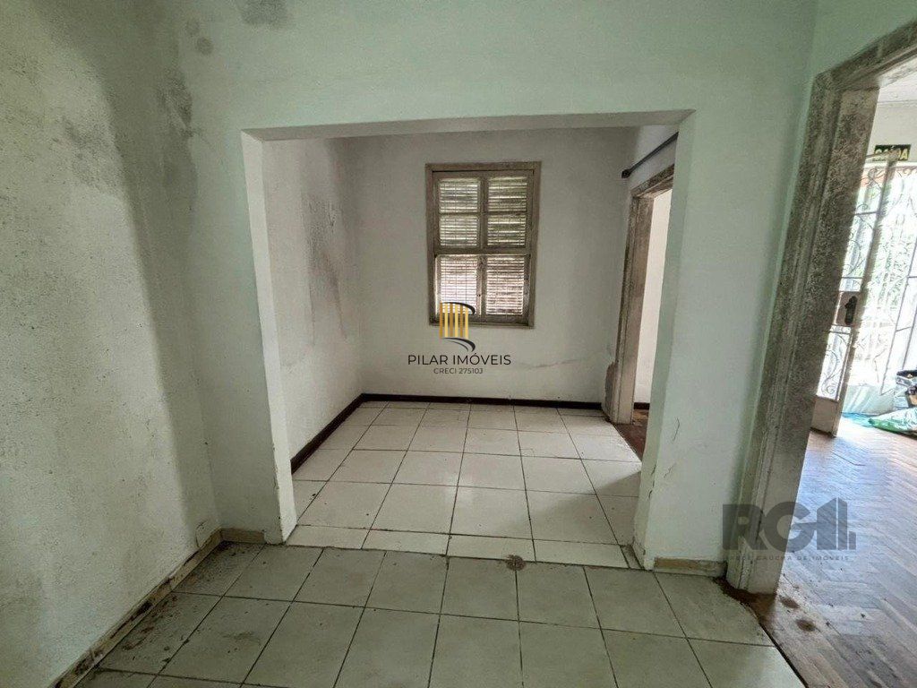 Casa com 3 quartos, 4 vagas e 120m² no bairro Vila Assução