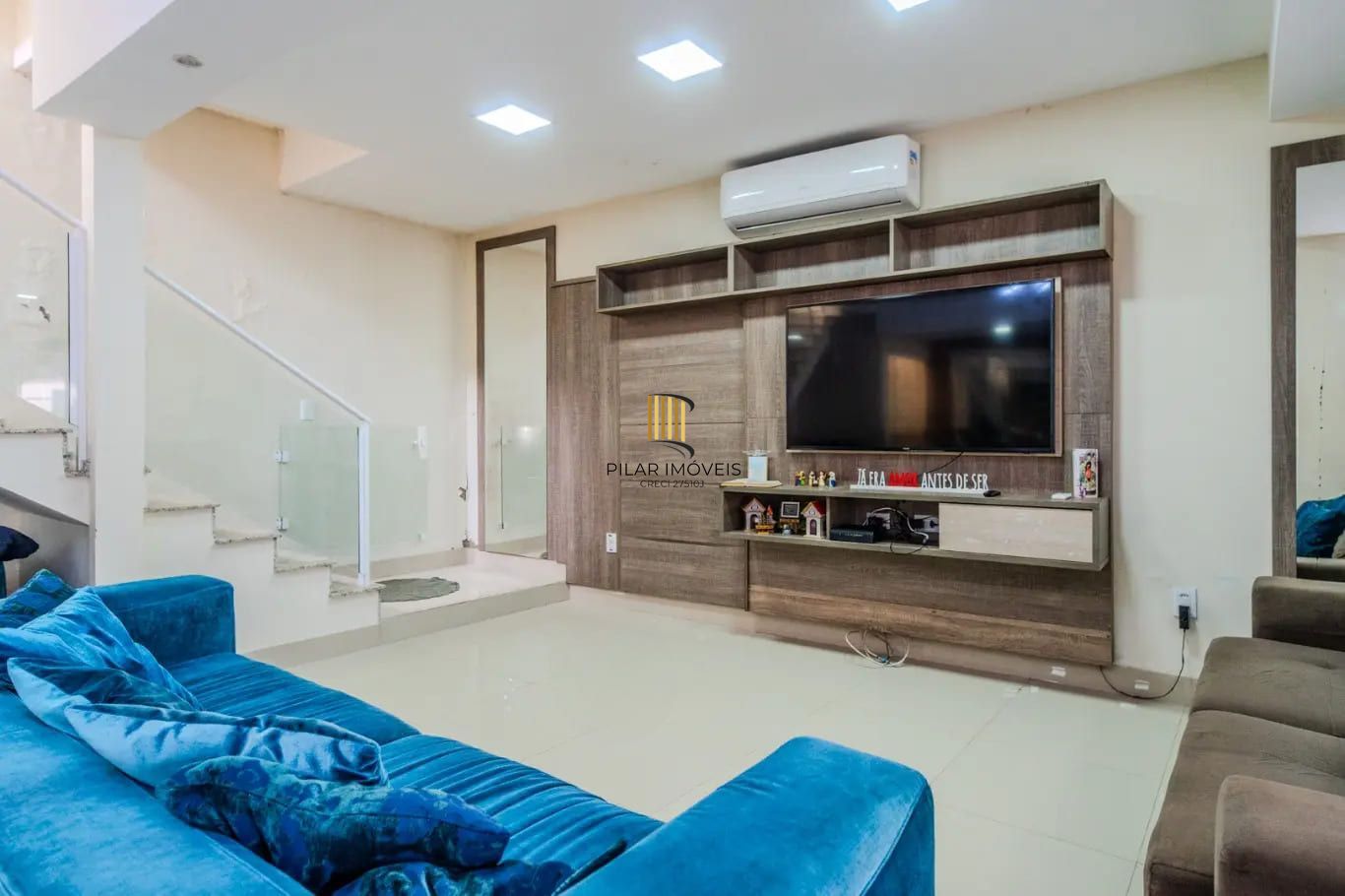 Casa de 3 dormitórios à venda em Santa Tereza, Porto Alegre.