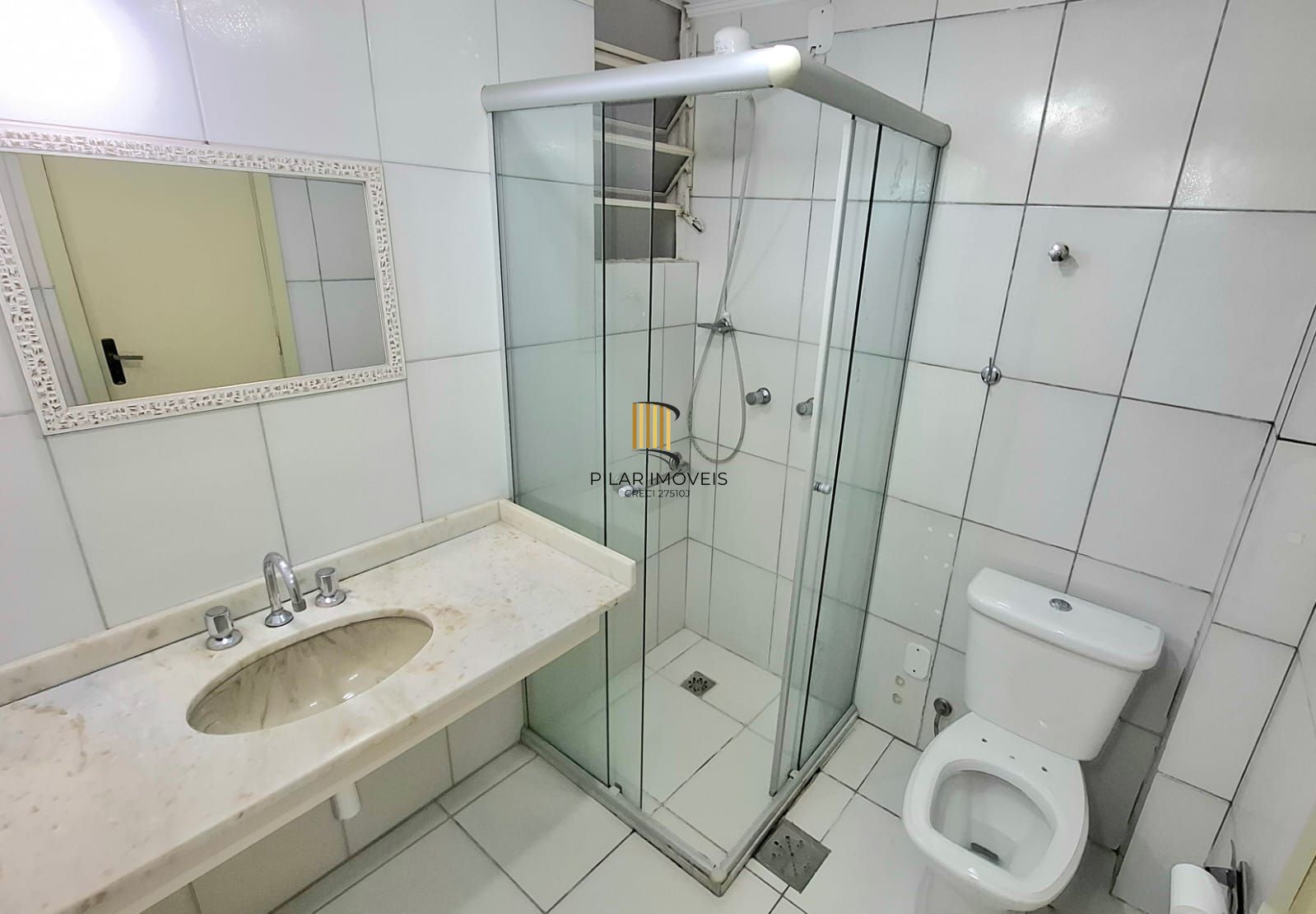 APTO 3 DORM COM DEPENDENCIA EMPREGADA