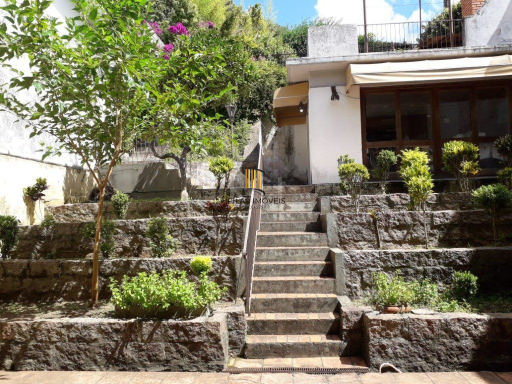 Casa para Venda - 311m², 4 dormitórios, sendo 2 suites, 4 vagas - Glória