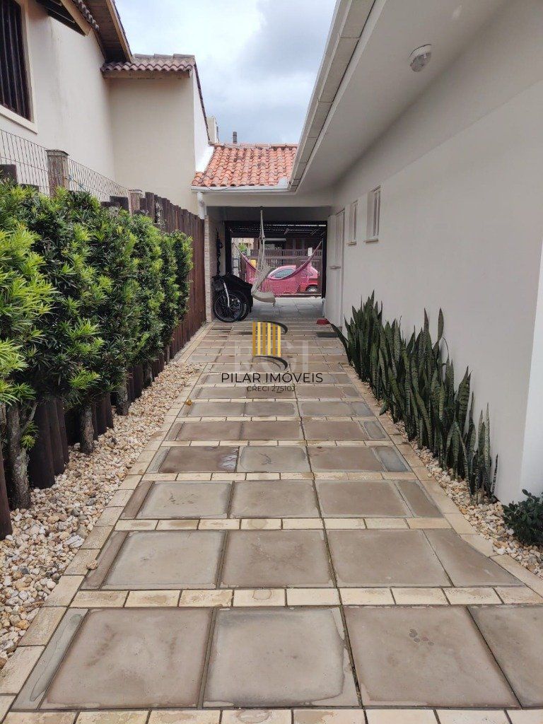 Casa para Venda - 160.78m², 4 dormitórios, sendo 2 suites, 5 vagas - Centro