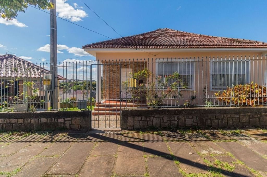 Casa de 3 Dormitório(s) Bairro Jardim Itu - Porto Alegre