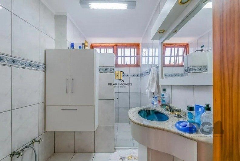 Casa 221m² - 3 dormitórios, 1 suíte, 4 vagas de garagem no bairro Vila Assunção
