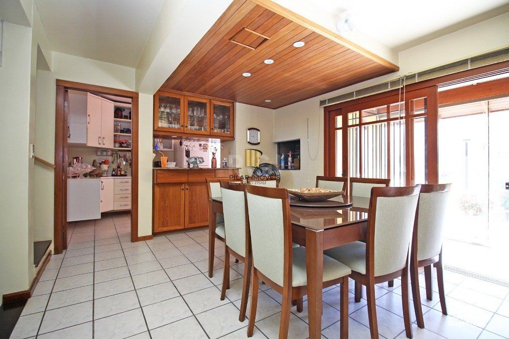 Casa para Venda - 275.72m², 4 dormitórios, sendo 3 suites, 4 vagas - Glória