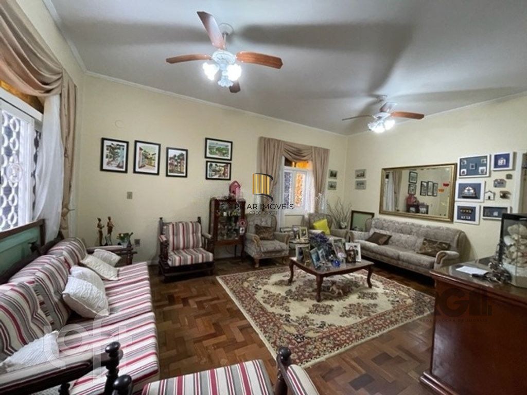 Casa 4 dormitórios no bairro Santa Tereza