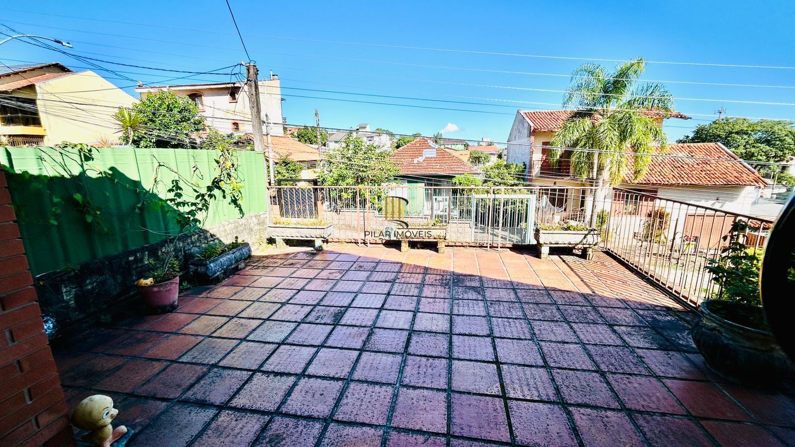 Casa com 2 dormitórios e edícula nos fundos no Bairro Nonoai