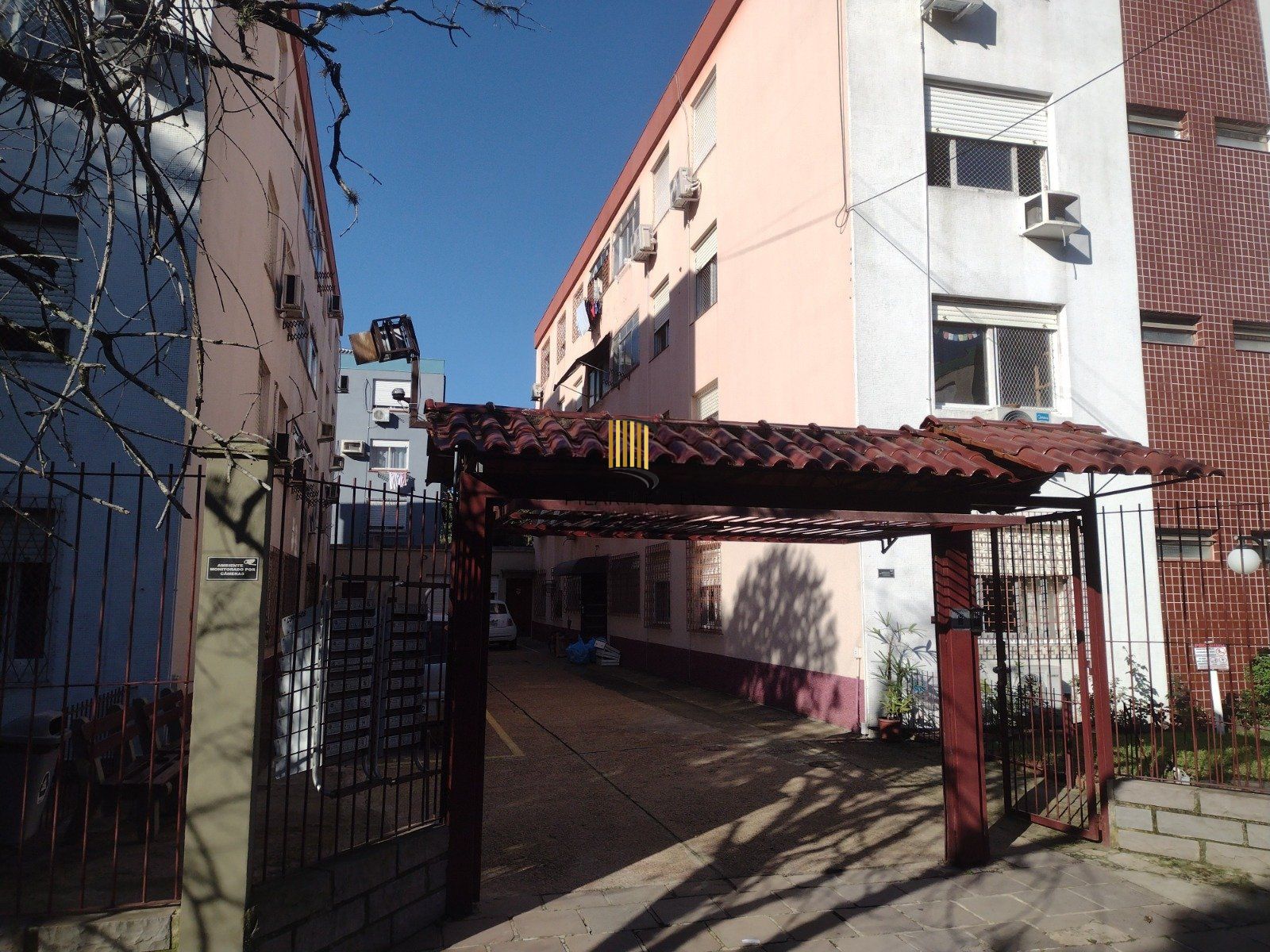 Apartamento de 2 dormitórios á venda no Bairro Passo Da Areia, Porto Alegre.