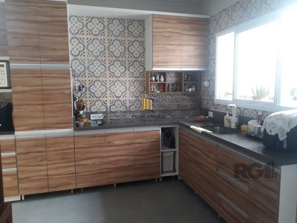 Casa 4 dormitórios no bairro Nonoai