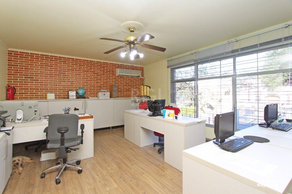Casa para Venda - 500m², 5 dormitórios, sendo 2 suites, 5 vagas - Menino Deus