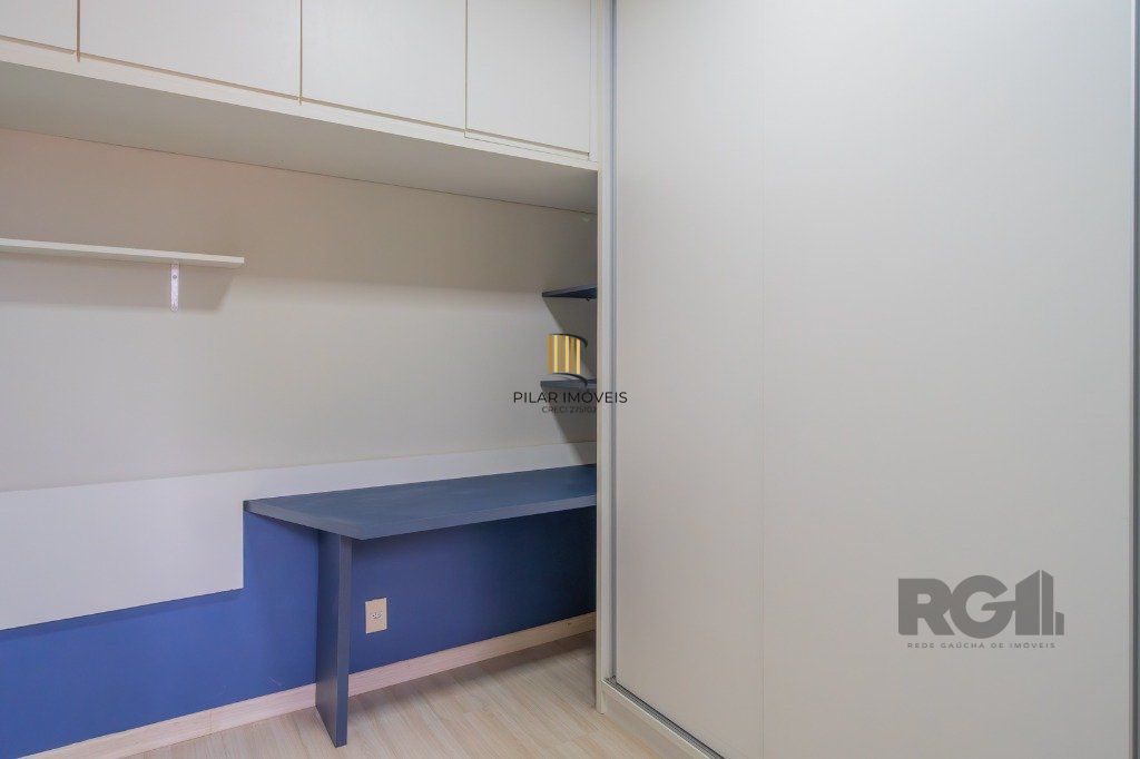 Casa de 214m² com 4 dormitórios, 1 suíte, piscina e 2 vagas no bairro Teresópolis