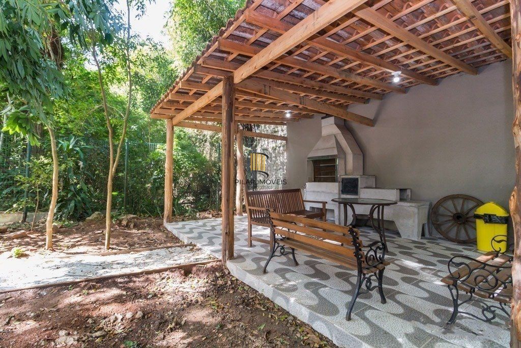 Apartamento de 3 dormitórios à venda no Bairro Teresópolis, Porto Alegre.