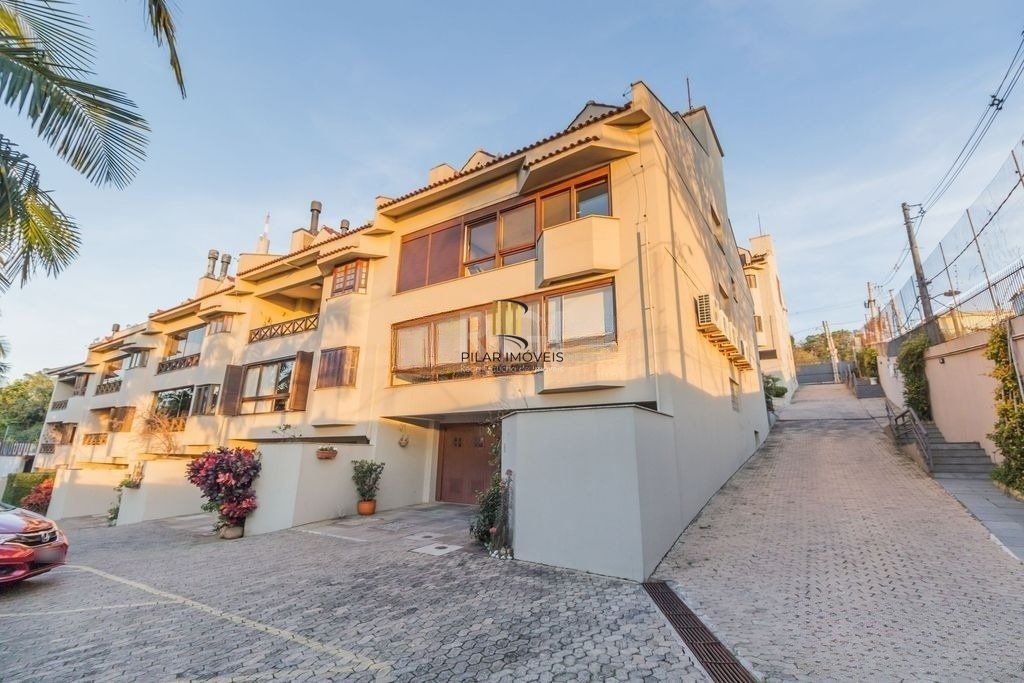 Excelente casa de 466m² com 03 suítes e 4 vagas de garagem.