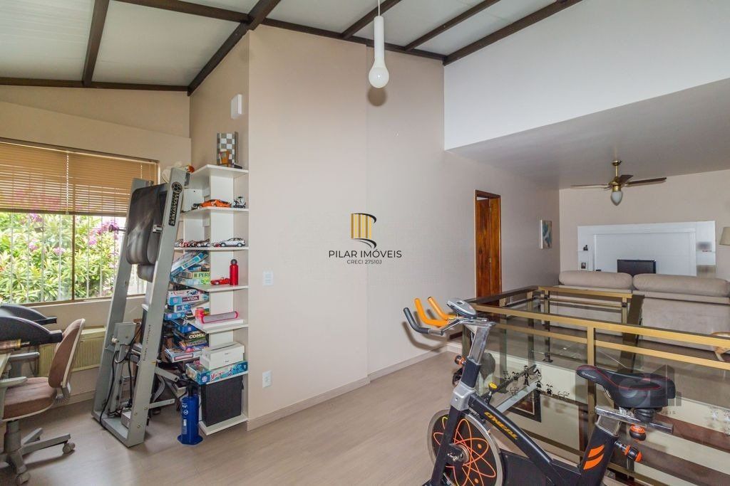Casa com 3 dormitórios no bairro Nonoai