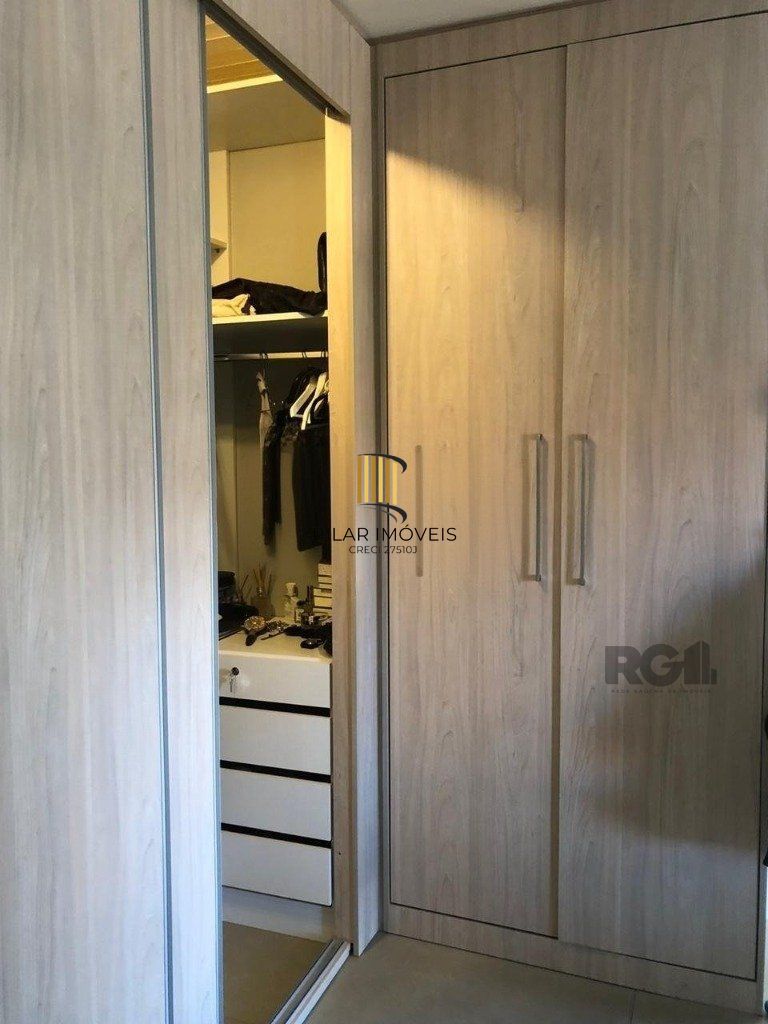 Casa 4 dormitórios no bairro Nonoai