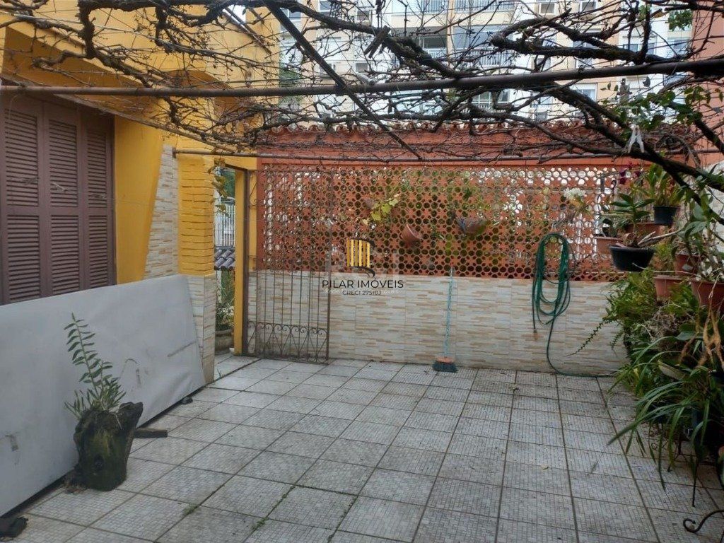 Casa para Venda - 220m², 3 dormitórios, 4 vagas - Teresópolis