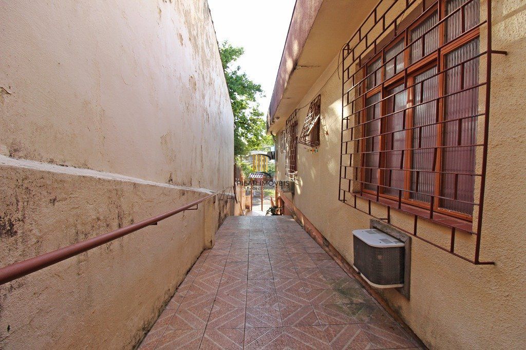 Casa para Venda - 280m², 4 dormitórios, sendo 1 suites, 4 vagas - Bom Jesus