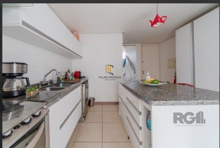 Casa em Condominio Fechado com 03 dormitórios no Bairro Camaquã