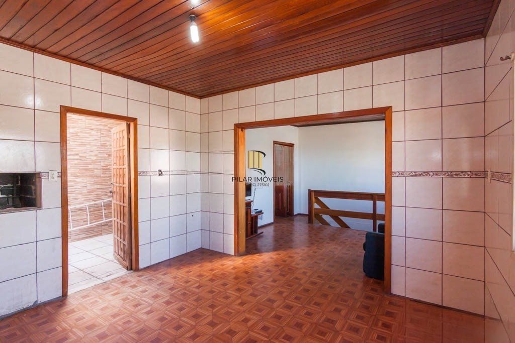 Casa com 3 quarto e 230m² à venda em Farrapos, Porto Alegre.