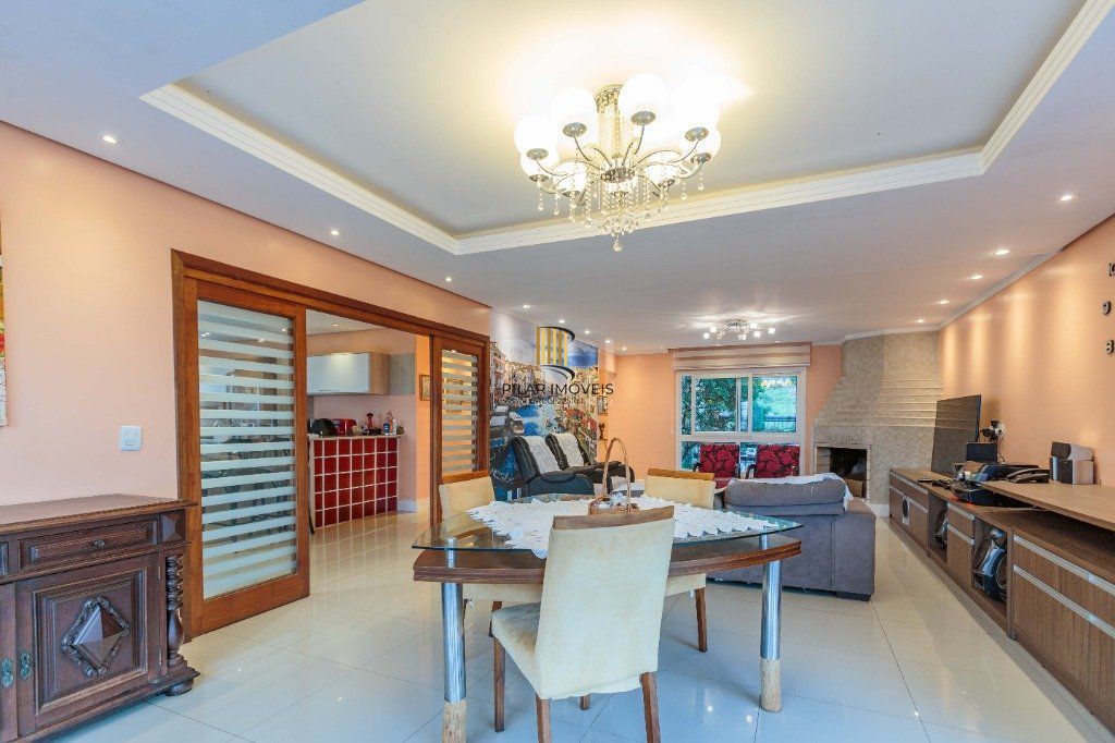 Casa de 498m², bairro Teresópolis