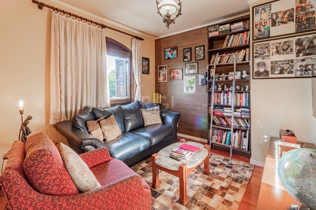 Casa de 3 dormitórios e 4 vagas de garagem no bairro Jardim Itu