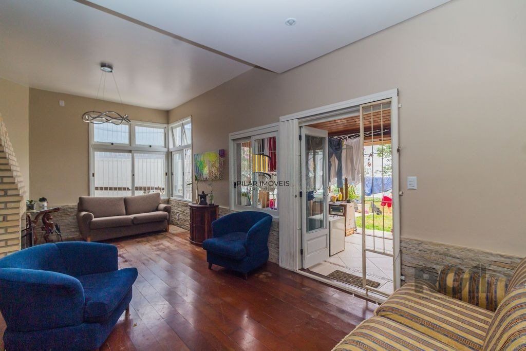 Casa com 3 dormitórios no bairro Nonoai