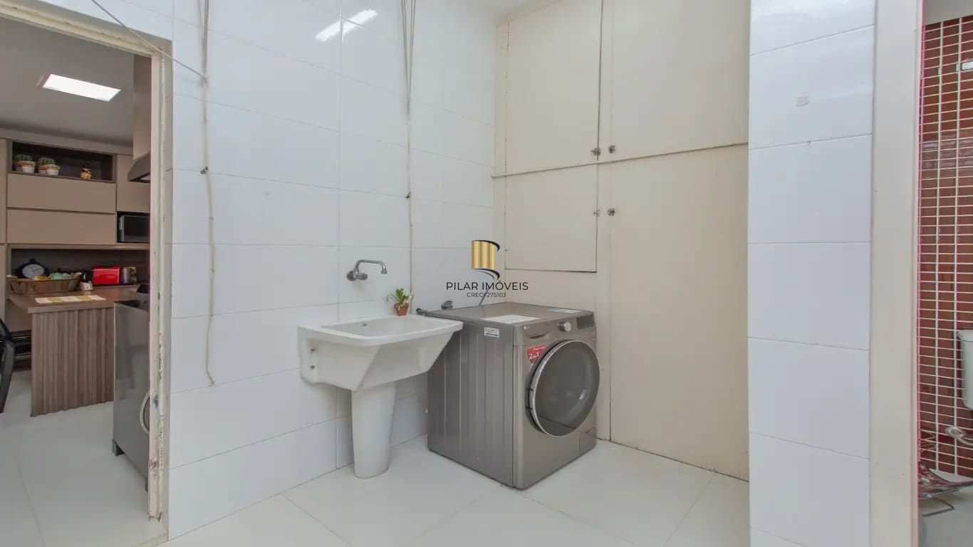 Apartamento com 3 dormitórios e 99m² à venda em Petrópolis.