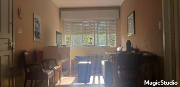 Apartamento 02 dormitórios, de frente Menino Deus