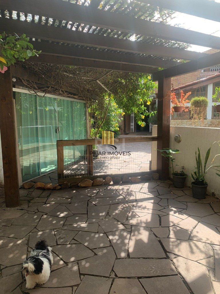 Casa 4 Dormitório(s) Bairro Nonoai