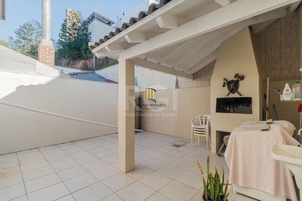 Casa para Venda - 137m², 3 dormitórios, sendo 3 suites, 2 vagas - Hípica