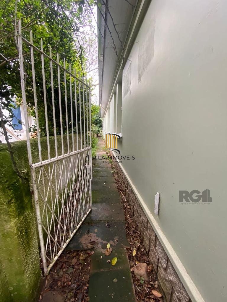 Casa 6 dormitórios no bairro Teresópolis